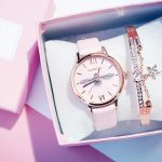 Candycat dames montres Ins Harajuku vent France Niche étanche atmosphérique mode étudiants abeille exquise montre pour femme