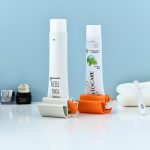 Nouveau accessoires de salle de bain dentifrice presse-agrumes distributeur de pâte à dents Tube presse-agrumes nettoyant pour le visage presse support roulant pour les enfants