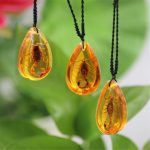 Collier pendentif en pierre insecte | Pierre naturelle, Scorpions Inclusion, pendentif ambre de la baltique, décoration pour la maison, cadeau de voyage pour fête de mariage