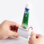 Nouveau accessoires de salle de bain dentifrice presse-agrumes distributeur de pâte à dents Tube presse-agrumes nettoyant pour le visage presse support roulant pour les enfants