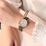 Femmes montres Simple Vintage petit cadran montre doux bracelet en cuir Sports de plein air horloge cadeau