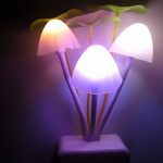 Lampe champignon champignon veilleuse ue & US prise capteur de lumière AC110V-220V 3 LED lampe champignon coloré Led veilleuses pour bébé