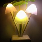 Nouveauté créative veilleuse ue/US Plug capteur de lumière 3LED coloré champignon lampe Led AC110V-220V couleur veilleuses
