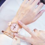 Candycat dames montres Ins Harajuku vent France Niche étanche atmosphérique mode étudiants abeille exquise montre pour femme