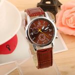 Les hommes de sport d'affaires regardent les chiffres de mode de qualité Faux cuir analogique Quartz gentleman montres Bracelet horloge