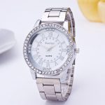 Montres en acier inoxydable exquis montre femmes strass luxe montre à Quartz décontractée