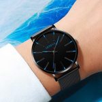 Montre minimaliste pour hommes de mode de luxe ultra-mince noir en acier inoxydable maille bracelet montre hommes d'affaires décontracté quartz horloge