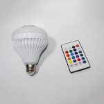 2018 E27 sans fil Bluetooth 12 W enceinte LED ampoule haut-parleur coloré musique jouant et éclairage avec 24 touches IR télécommande Contr