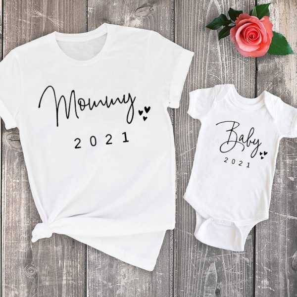 T-shirt assorti pour bébé et maman, vêtements de famille amusants, annonce de grossesse Simple, Look de famille, 2021