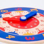 Horloge en bois Montessori pour enfant, jouet avec les heures, les minutes et les secondes, montre colorée, jeu pour la cognition, aide pédagogique pour le préscolaire