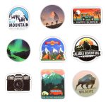 Lot de 50 autocollants étanches, divers motifs de voyage, plein air, camping, aventure, escalade, paysage, pour coller sur une valise, un ordinateur portable, un casque de vélo ou la voiture, utile pour le bricolage