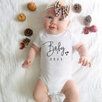 T-shirt assorti pour bébé et maman, vêtements de famille amusants, annonce de grossesse Simple, Look de famille, 2021